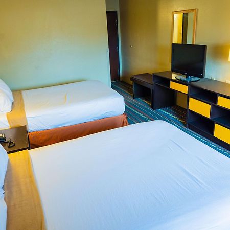 Super 8 By Wyndham Belen Nm Otel Dış mekan fotoğraf