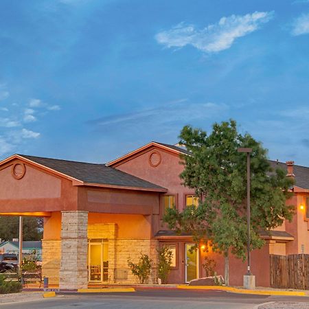 Super 8 By Wyndham Belen Nm Otel Dış mekan fotoğraf