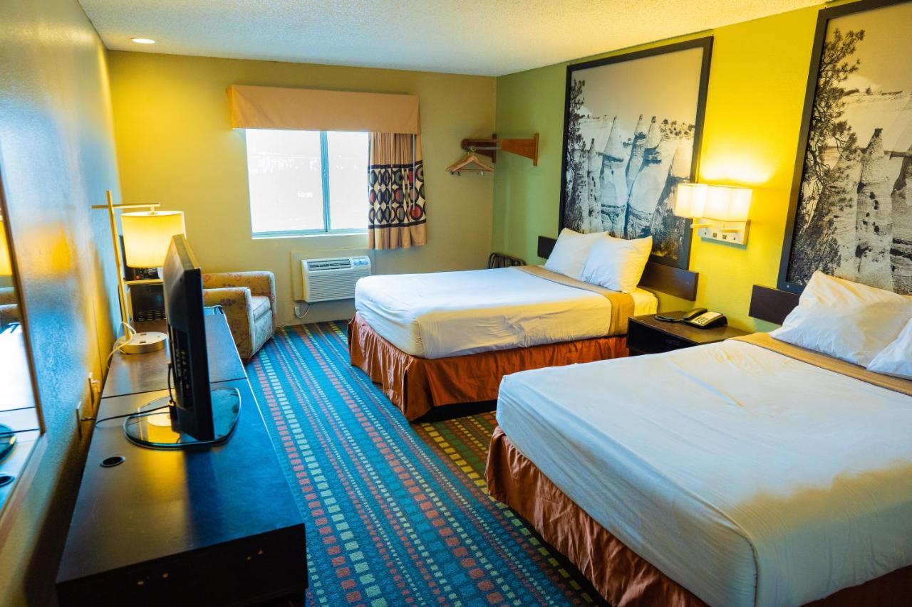Super 8 By Wyndham Belen Nm Otel Dış mekan fotoğraf