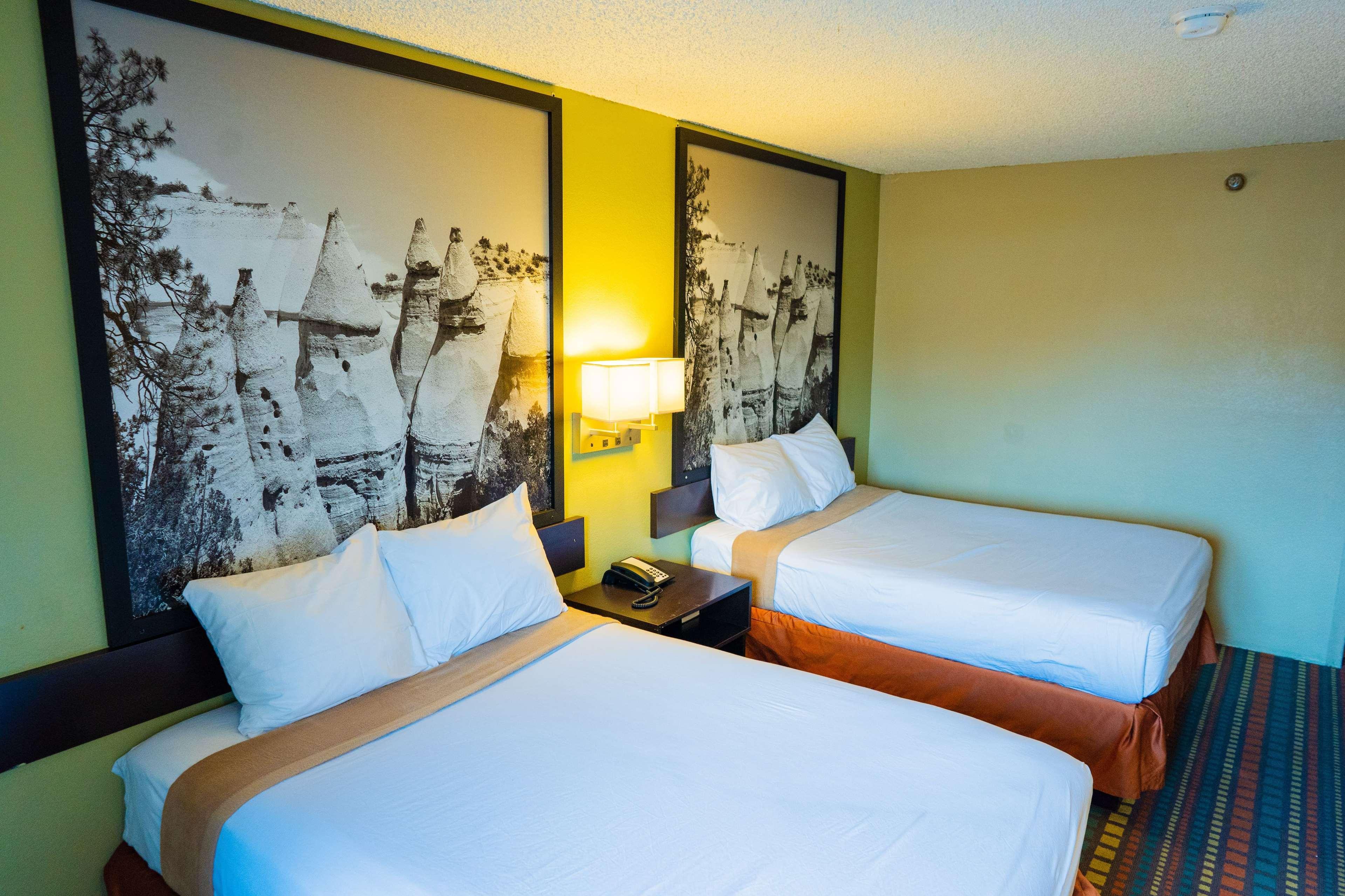 Super 8 By Wyndham Belen Nm Otel Dış mekan fotoğraf