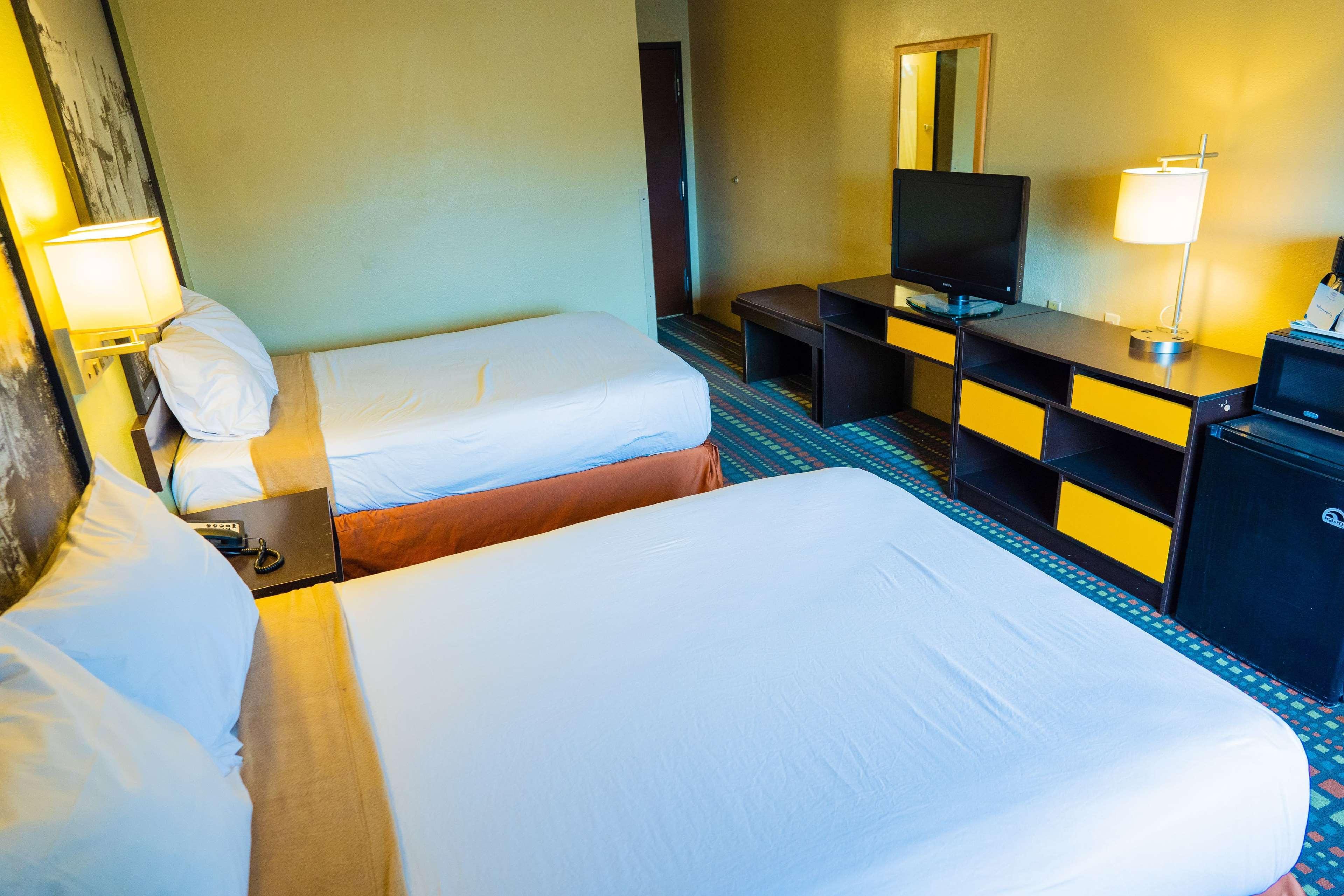 Super 8 By Wyndham Belen Nm Otel Dış mekan fotoğraf