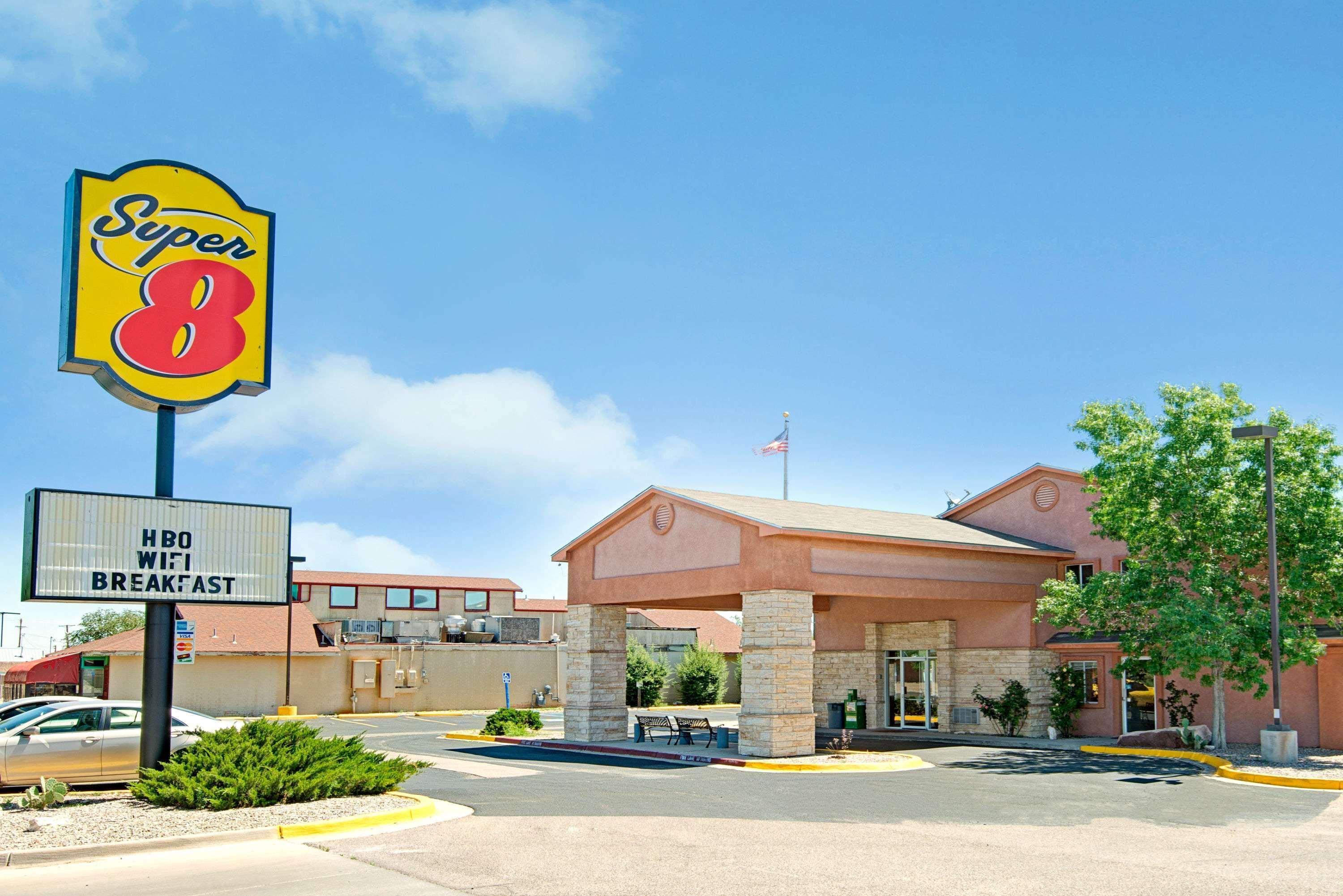 Super 8 By Wyndham Belen Nm Otel Dış mekan fotoğraf